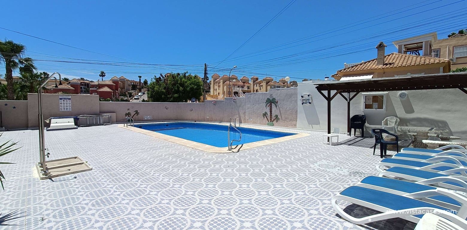 2 bedroom Townhouse for sale in Villamartin - € 165,000 (Ref: 9918616)