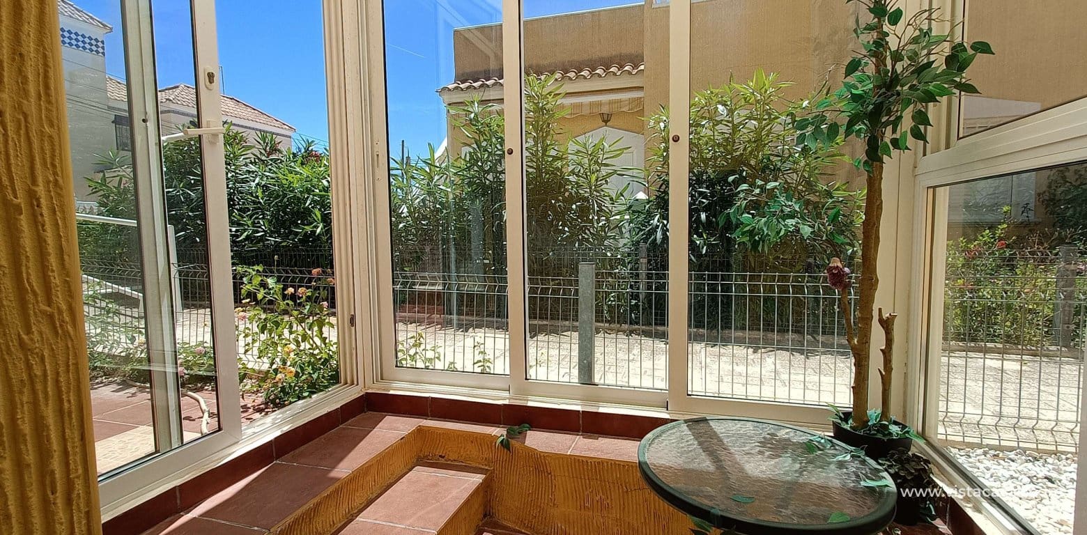 2 bedroom Townhouse for sale in Villamartin - € 165,000 (Ref: 9918616)