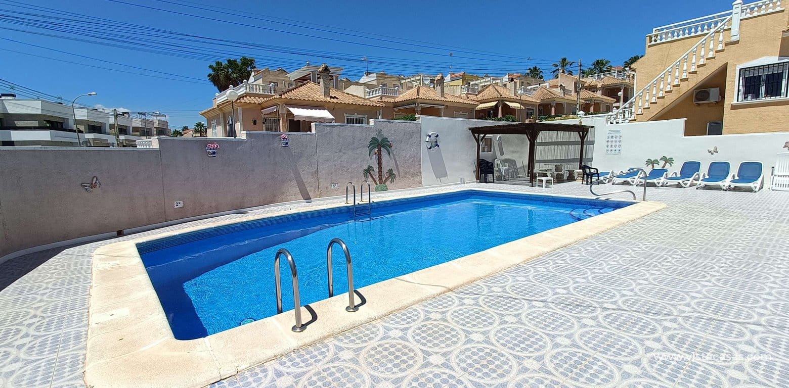 2 bedroom Townhouse for sale in Villamartin - € 165,000 (Ref: 9918616)