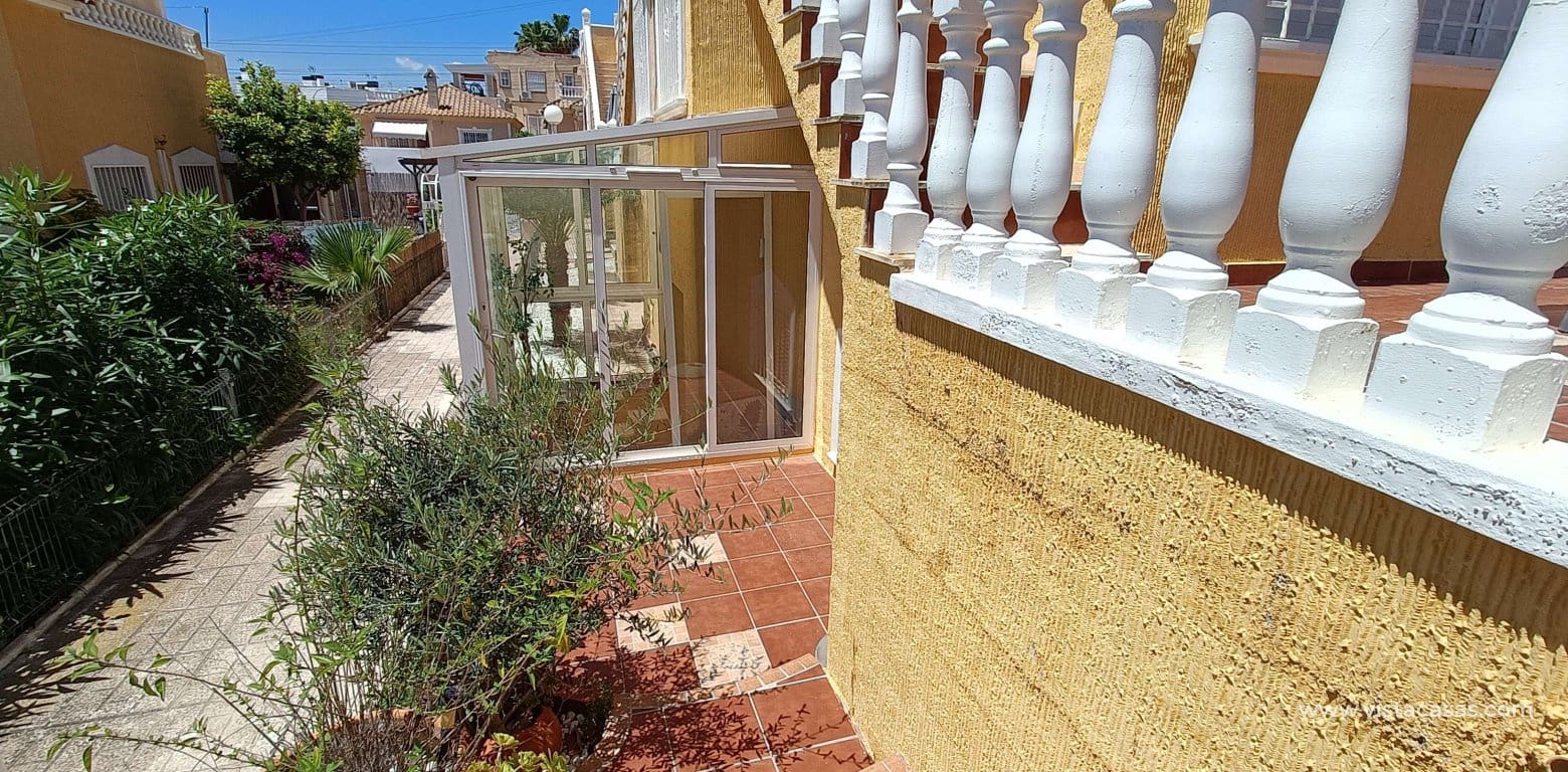 2 bedroom Townhouse for sale in Villamartin - € 165,000 (Ref: 9918616)