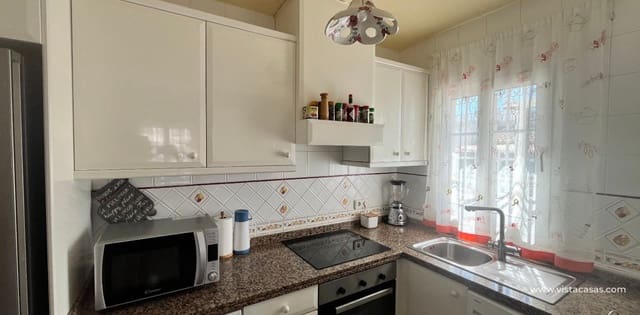 3 makuuhuone Omakotitalo myytävänä paikassa Playa Flamenca, Orihuela - 259 995 € (Ref: 9918617)