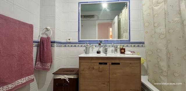 3 makuuhuone Omakotitalo myytävänä paikassa Playa Flamenca, Orihuela - 259 995 € (Ref: 9918617)