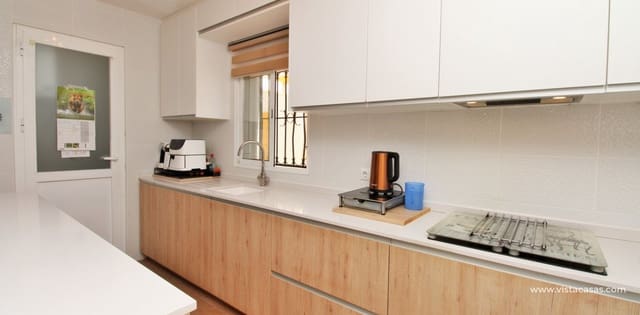 3 soveværelse Villa til salg i Villamartin, Orihuela med swimmingpool - € 424.900 (Ref: 9923088)