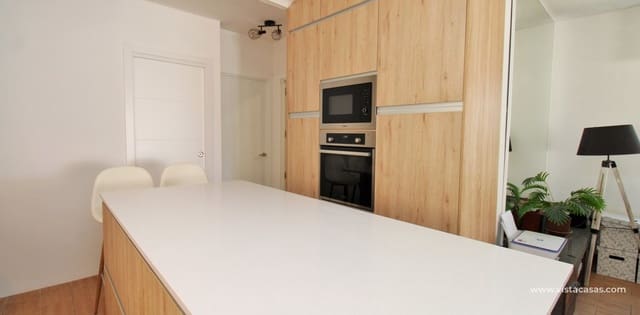 3 soveværelse Villa til salg i Villamartin, Orihuela med swimmingpool - € 424.900 (Ref: 9923088)