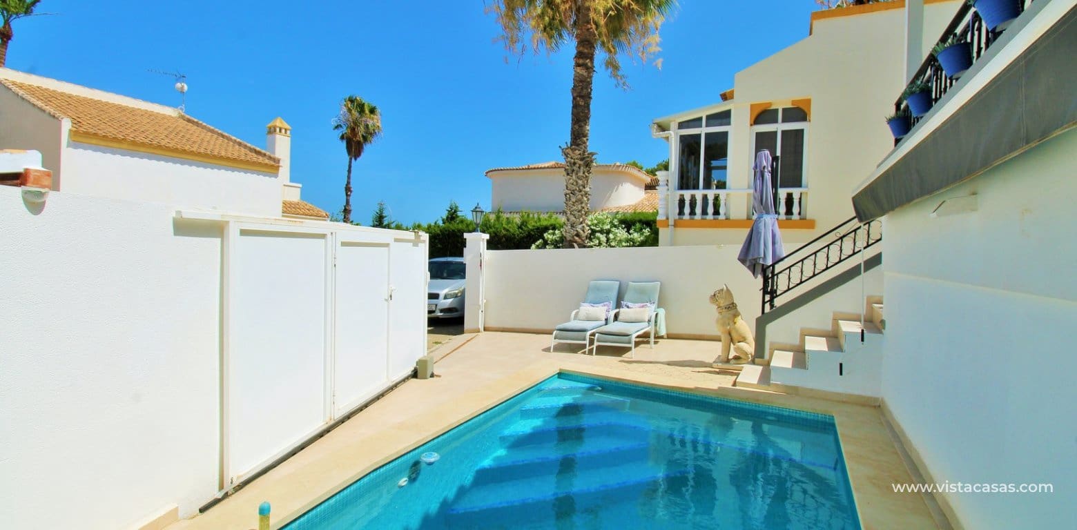 3 Zimmer Villa zu verkaufen in Villamartin mit Pool - 424.900 € (Ref: 9923088)