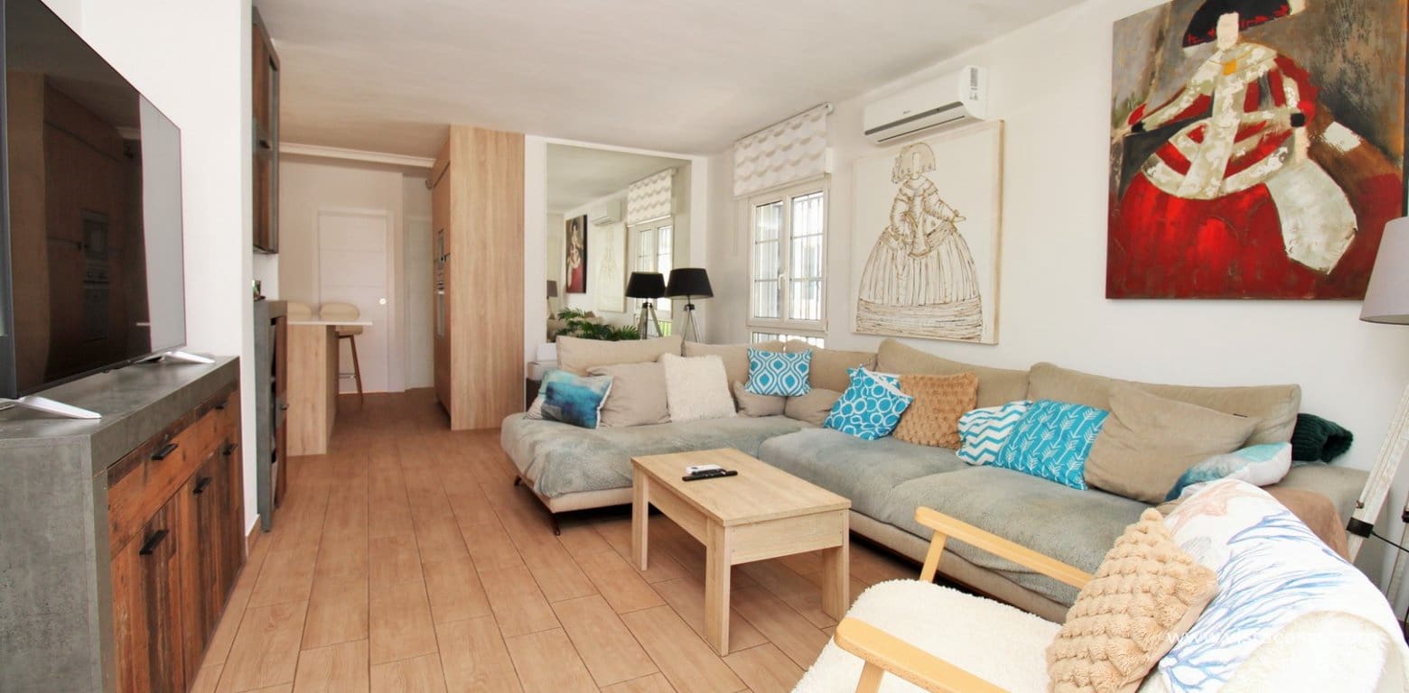 3 Zimmer Villa zu verkaufen in Villamartin mit Pool - 424.900 € (Ref: 9923088)