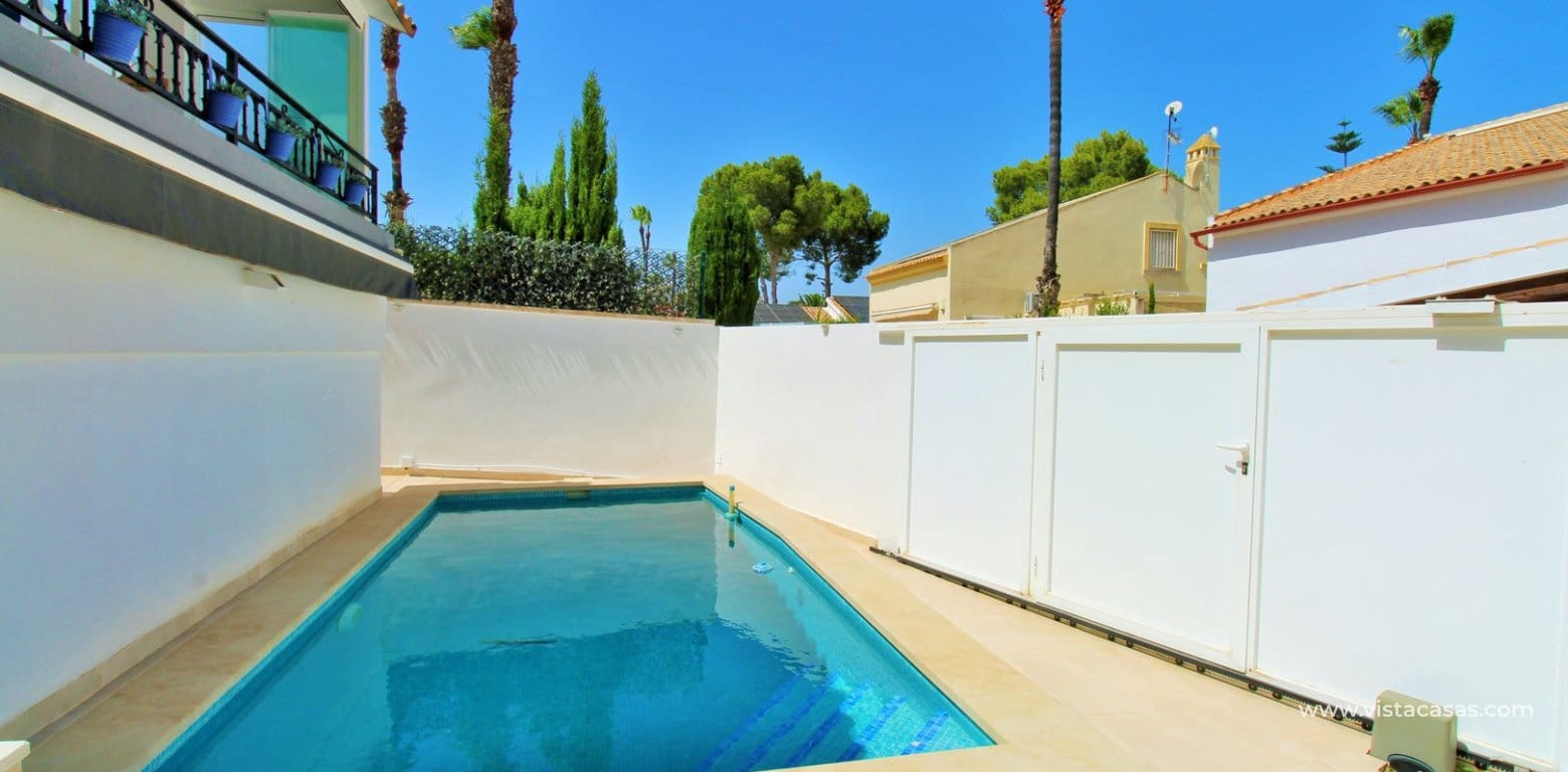 3 Zimmer Villa zu verkaufen in Villamartin mit Pool - 424.900 € (Ref: 9923088)
