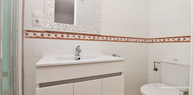 2 soverom Hus til salgs i Villamartin, Orihuela med svømmebasseng - € 245 000 (Ref: 9928480)