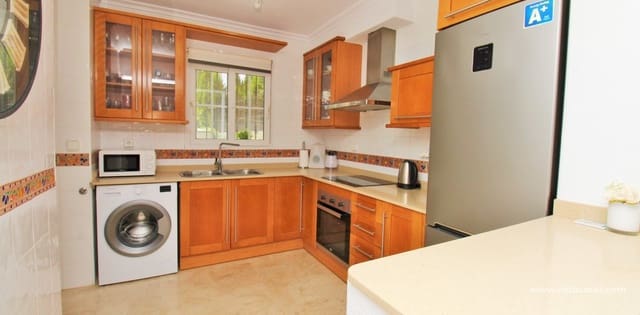 2 soverom Hus til salgs i Villamartin, Orihuela med svømmebasseng - € 245 000 (Ref: 9928480)