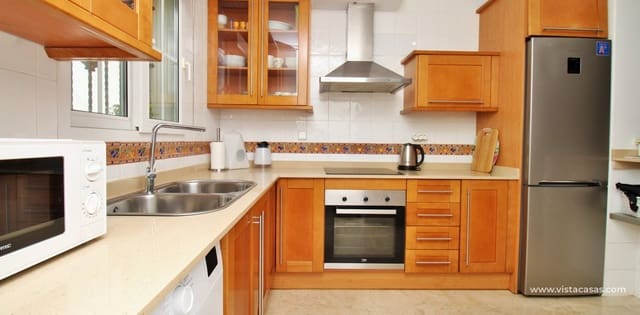 2 soverom Hus til salgs i Villamartin, Orihuela med svømmebasseng - € 245 000 (Ref: 9928480)
