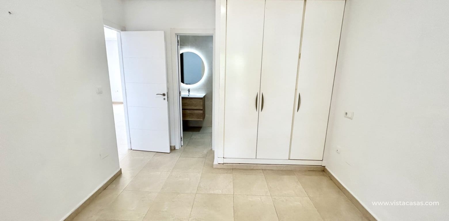 2 soverom Leilighet til salgs i Villamartin med svømmebasseng garasje - € 189 000 (Ref: 9929890)