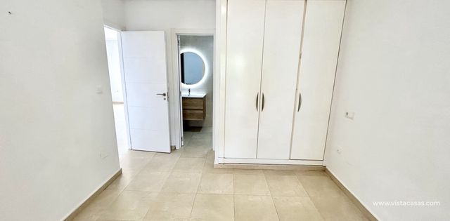 2 chambre Appartement à vendre à Villamartin, Orihuela avec piscine garage - 189 000 € (Ref: 9929890)