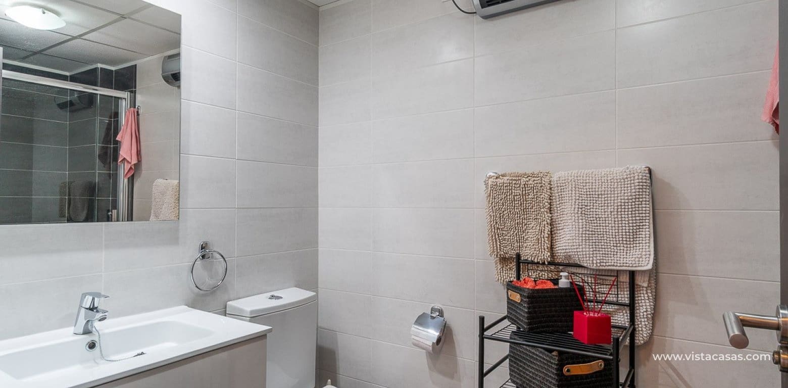 2 bedroom Apartment for sale in Villamartin - € 220,000 (Ref: 9936684)