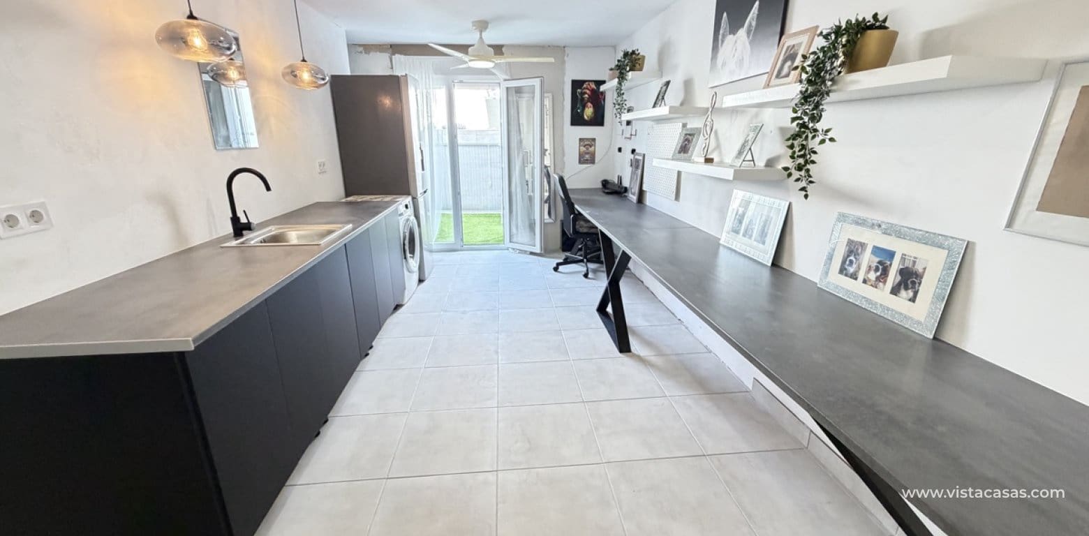Chalet de 3 habitaciones en San Miguel de Salinas en venta - 350.000 € (Ref: 9940842)