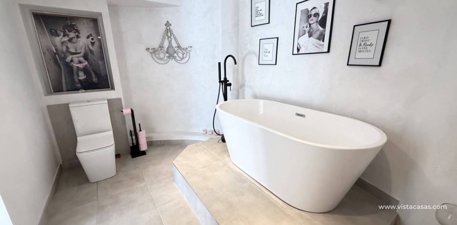 Chalet de 3 habitaciones en San Miguel de Salinas en venta - 350.000 € (Ref: 9940842)