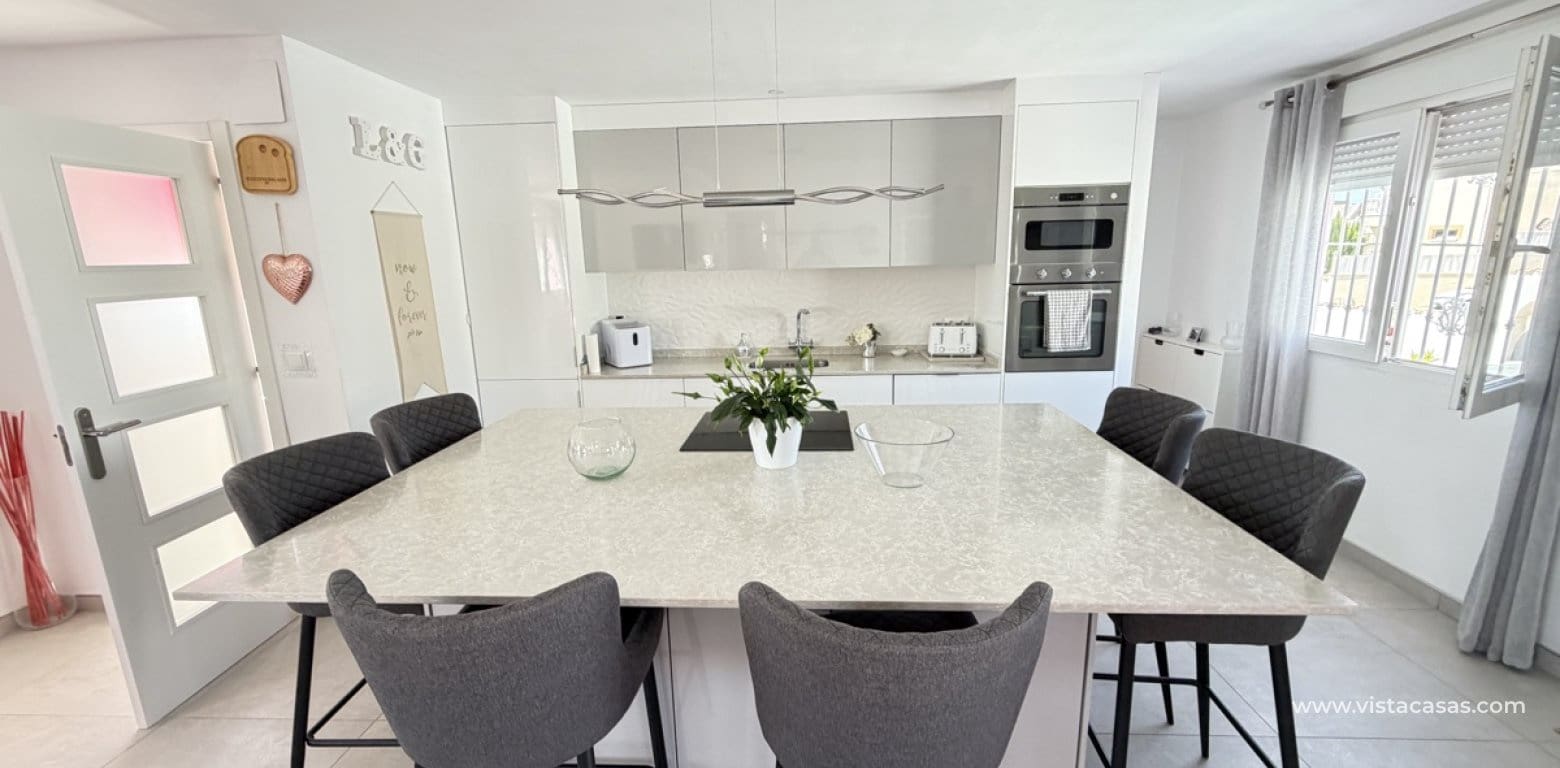 Chalet de 3 habitaciones en San Miguel de Salinas en venta - 350.000 € (Ref: 9940842)