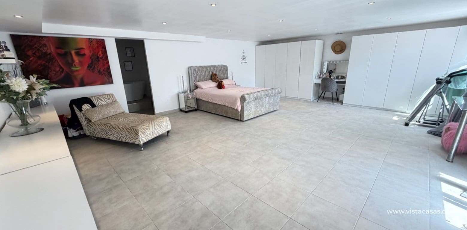 Chalet de 3 habitaciones en San Miguel de Salinas en venta - 350.000 € (Ref: 9940842)