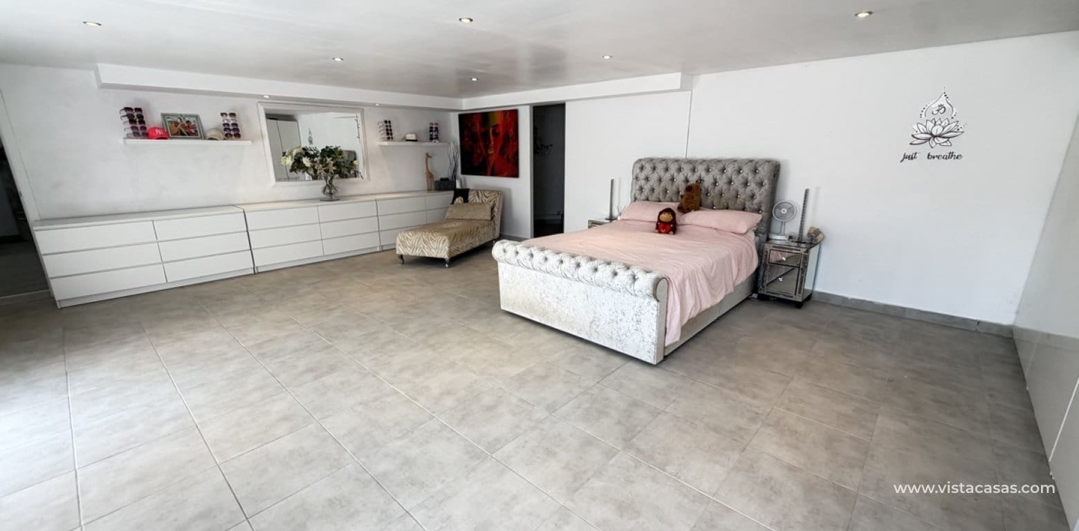 Chalet de 3 habitaciones en San Miguel de Salinas en venta - 350.000 € (Ref: 9940842)