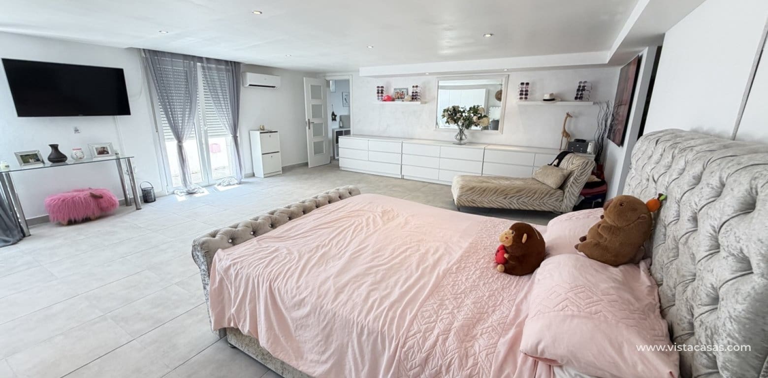 Chalet de 3 habitaciones en San Miguel de Salinas en venta - 350.000 € (Ref: 9940842)