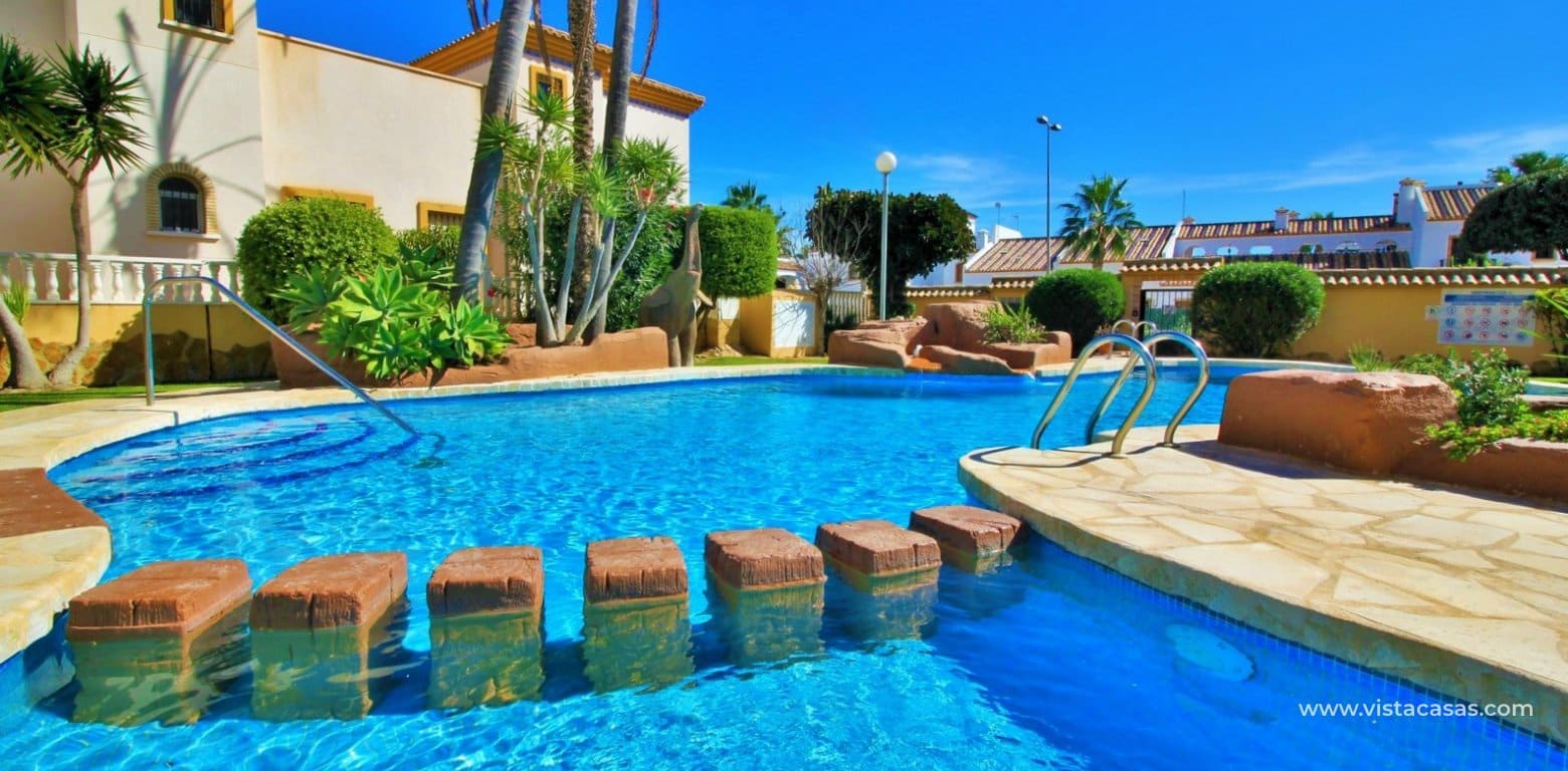 3 slaapkamer Huis te koop in Villamartin met zwembad - € 225.000 (Ref: 9953229)