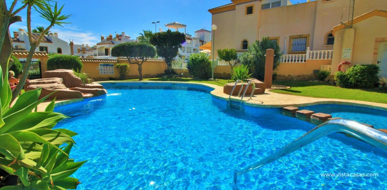 3 slaapkamer Huis te koop in Villamartin met zwembad - € 225.000 (Ref: 9953229)
