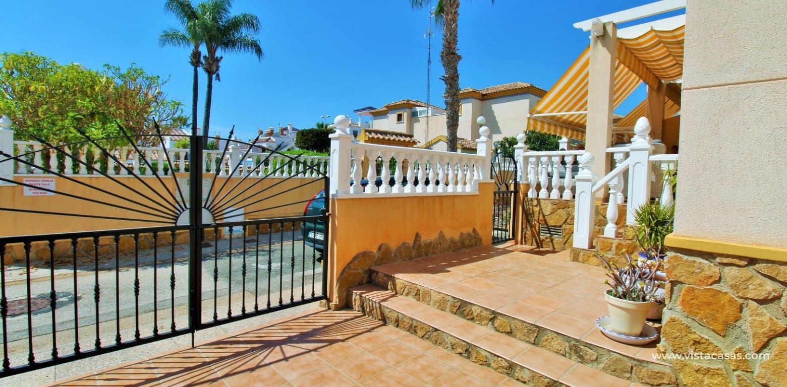 3 slaapkamer Huis te koop in Villamartin met zwembad - € 225.000 (Ref: 9953229)