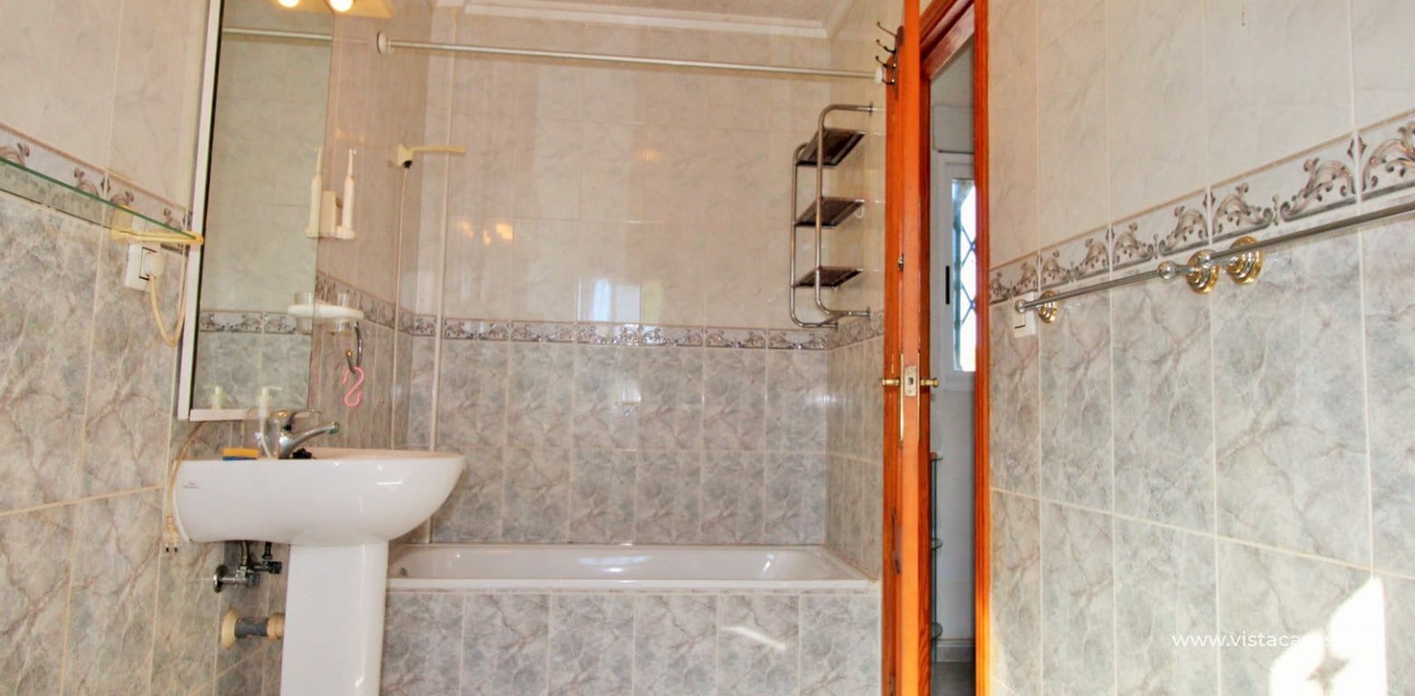 3 bedroom Townhouse for sale in Villamartin with pool - € 249,990 (Ref: 9976152)