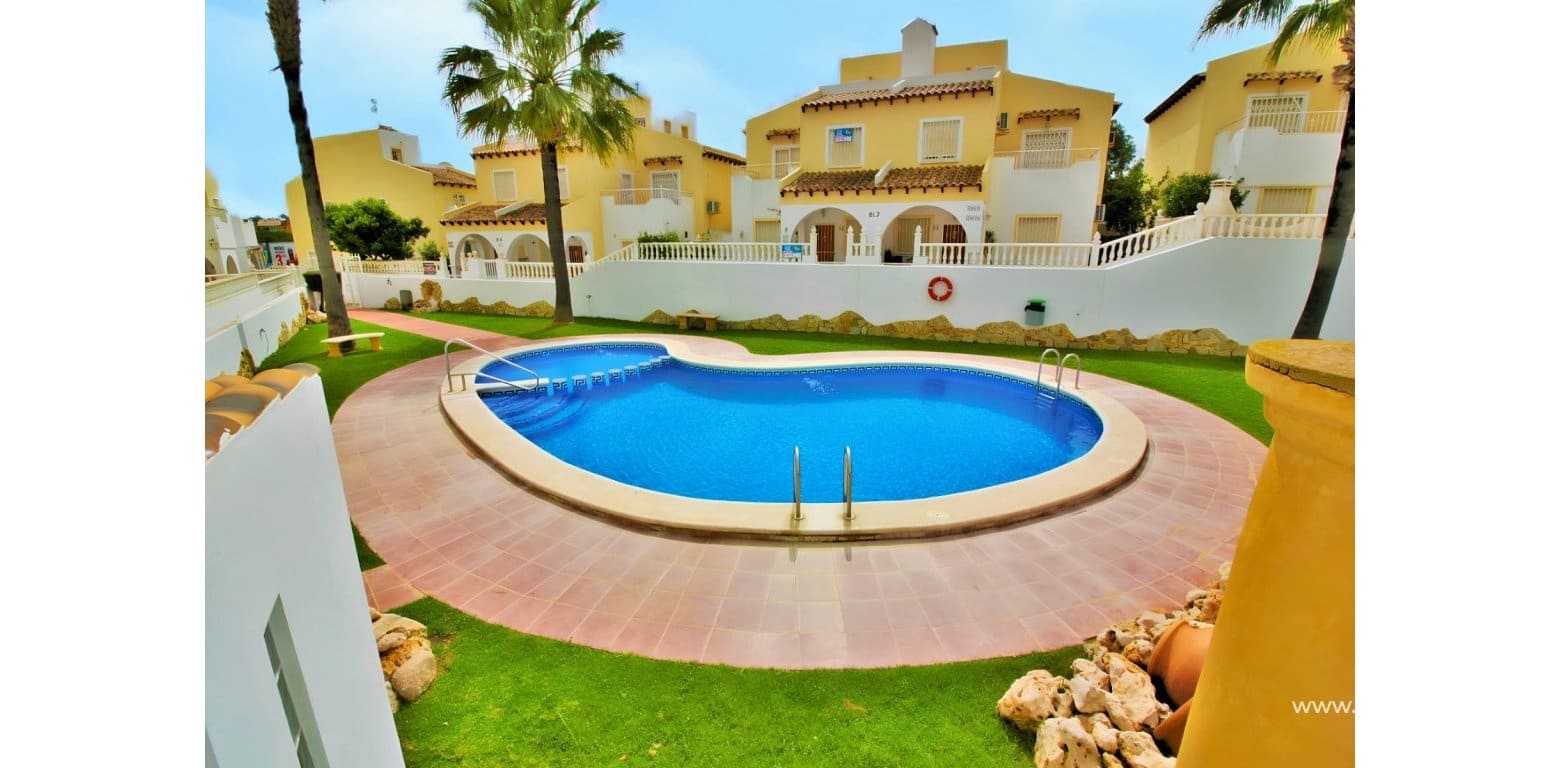 Apartamento de 2 habitaciones en Villamartin en venta con piscina - 164.000 € (Ref: 9977968)