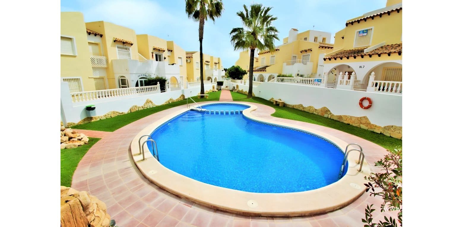 Apartamento de 2 habitaciones en Villamartin en venta con piscina - 164.000 € (Ref: 9977968)