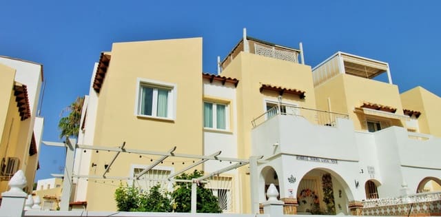 Apartamento de 2 habitaciones en Villamartin, Orihuela en venta con piscina - 164.000 € (Ref: 9977968)
