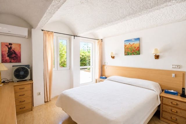 Casa de 2 habitaciones en Estepona en venta - 1.200.000 € (Ref: 10024816)