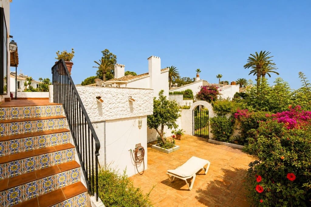 Casa de 2 habitaciones en Estepona en venta - 1.200.000 € (Ref: 10024816)