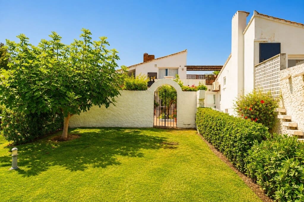 Casa de 2 habitaciones en Estepona en venta - 1.200.000 € (Ref: 10024816)
