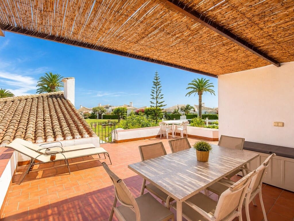 Casa de 2 habitaciones en Estepona en venta - 1.200.000 € (Ref: 10024816)