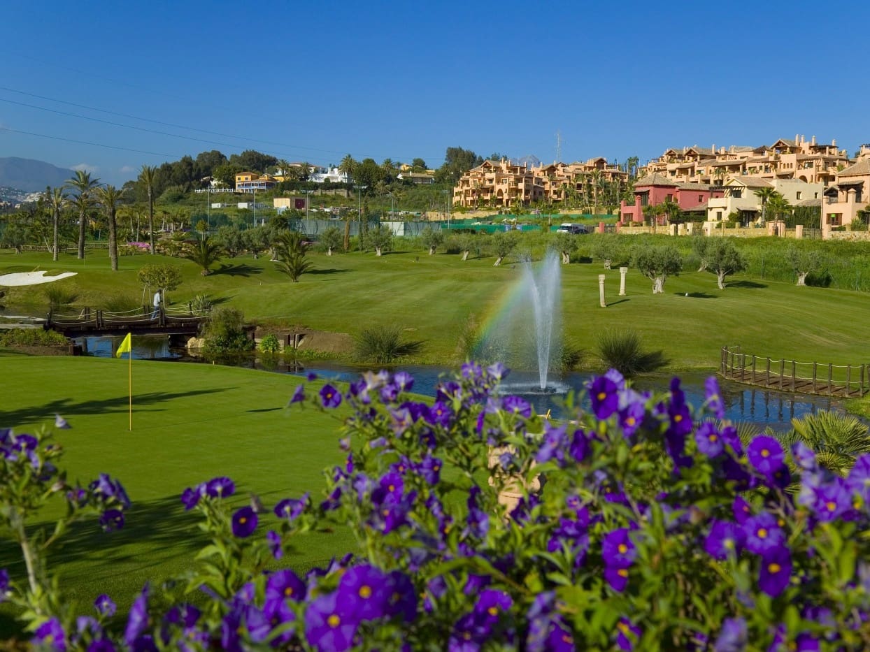 3 bedroom Townhouse for sale in Estepona with pool - € 389,000 (Ref: 7537903)