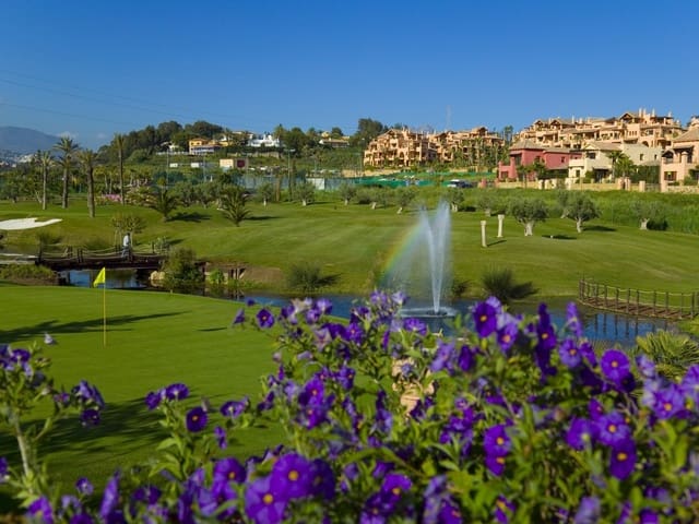 3 bedroom Townhouse for sale in Estepona with pool - € 389,000 (Ref: 7537903)