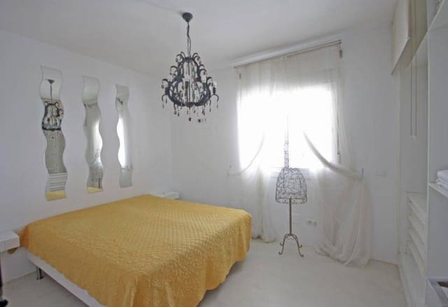 3 bedroom Villa for sale in Marbella with pool - € 595,000 (Ref: 7538007)