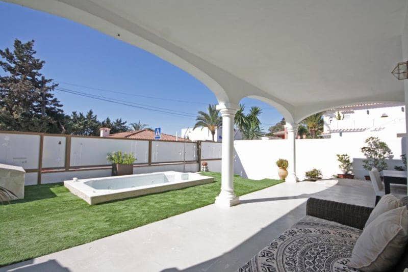 3 bedroom Villa for sale in Marbella with pool - € 595,000 (Ref: 7538007)