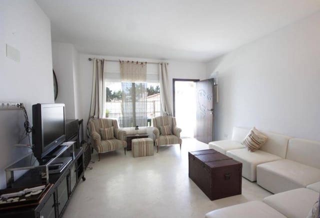 3 bedroom Villa for sale in Marbella with pool - € 595,000 (Ref: 7538007)