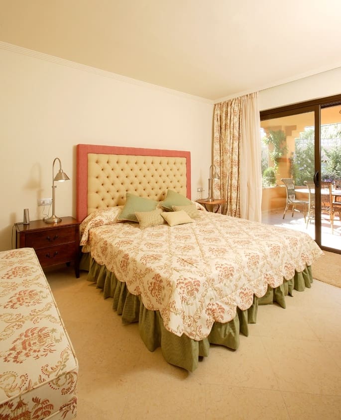 Apartamento de 2 habitaciones en Estepona en venta con piscina - 550.000 € (Ref: 7538600)