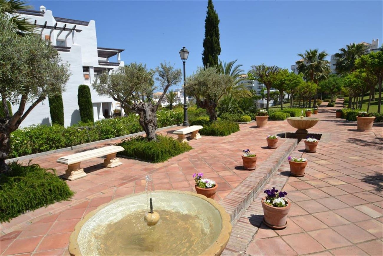 3 bedroom Apartment for sale in Estepona with pool - € 280,000 (Ref: 7538604)