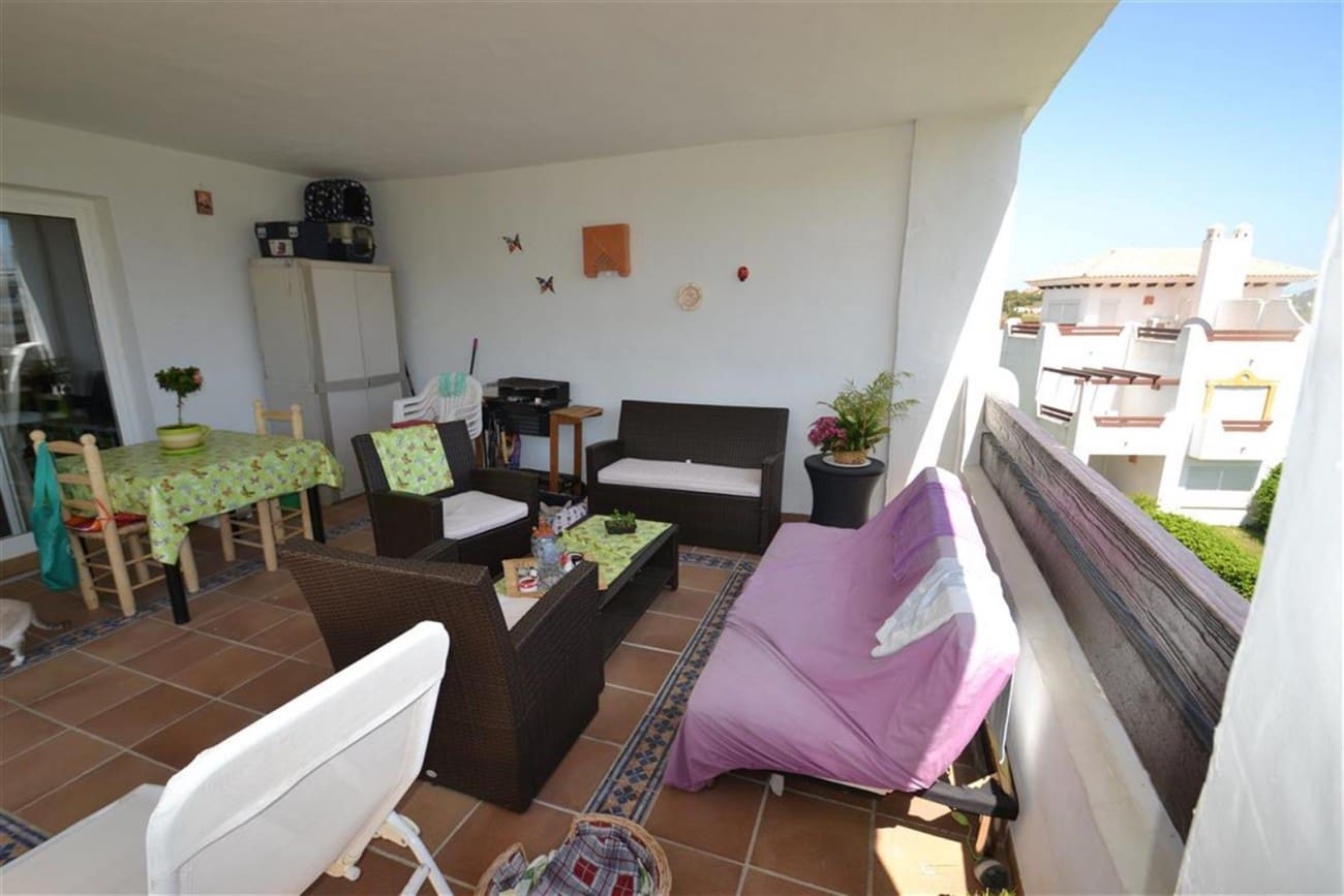 3 bedroom Apartment for sale in Estepona with pool - € 280,000 (Ref: 7538604)
