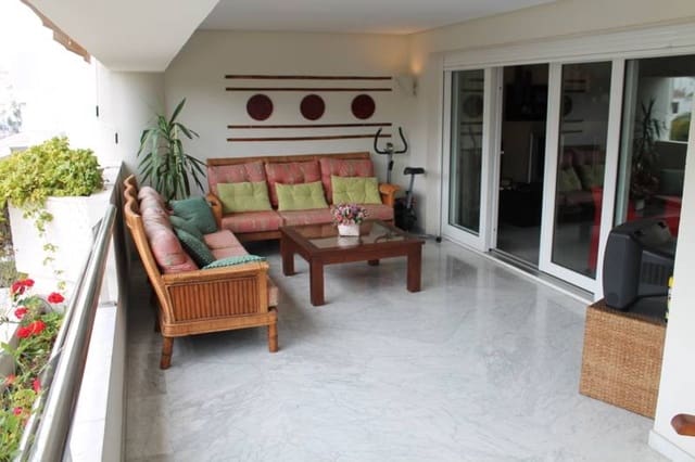 Apartamento de 3 habitaciones en Marbella en venta con piscina - 1.195.000 € (Ref: 7538613)