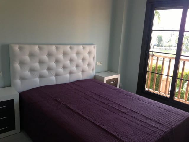 Apartamento de 3 habitaciones en New Golden Mile, Estepona en venta con piscina - 350.000 € (Ref: 7538617)