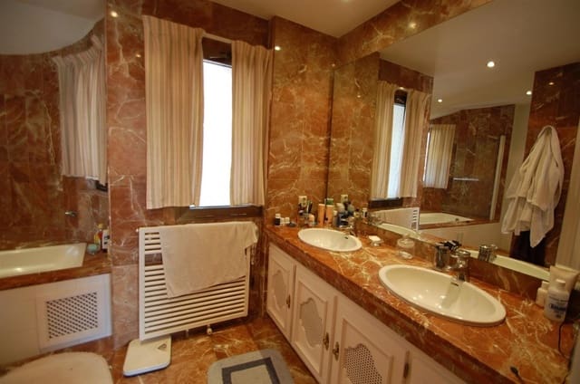 Casa de 2 habitaciones en Marbella en venta con piscina - 420.000 € (Ref: 7538620)