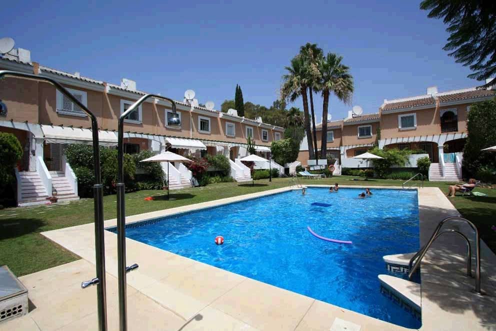 4 chambre Maison de Ville à vendre à Marbella avec piscine - 379 000 € (Ref: 7538621)