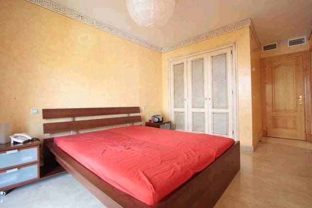 4 chambre Maison de Ville à vendre à Marbella avec piscine - 379 000 € (Ref: 7538621)