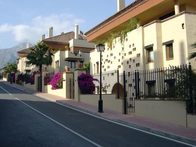 Apartamento de 2 habitaciones en Marbella en venta con piscina - 455.000 € (Ref: 7538636)