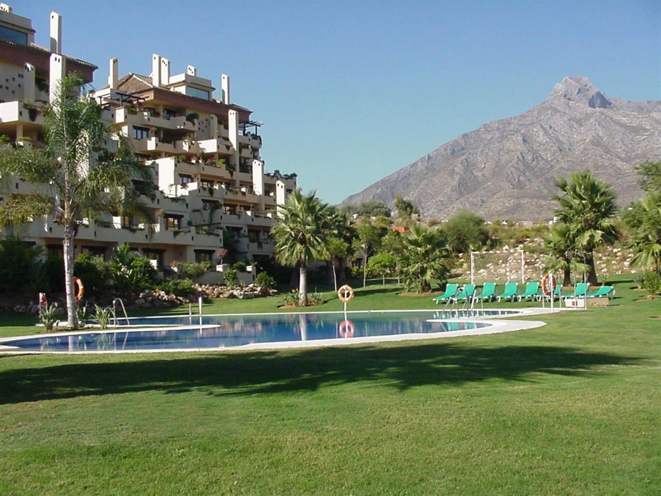 Apartamento de 2 habitaciones en Marbella en venta con piscina - 455.000 € (Ref: 7538636)