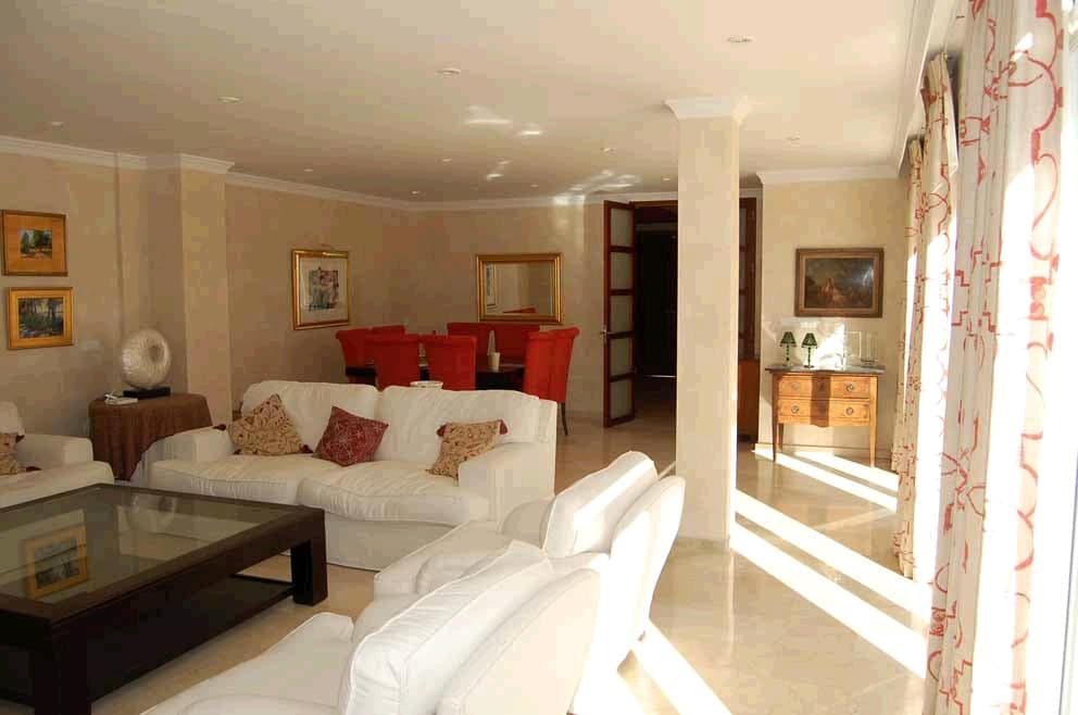 6 bedroom Villa for sale in Marbella with pool - € 1,795,000 (Ref: 7538648)